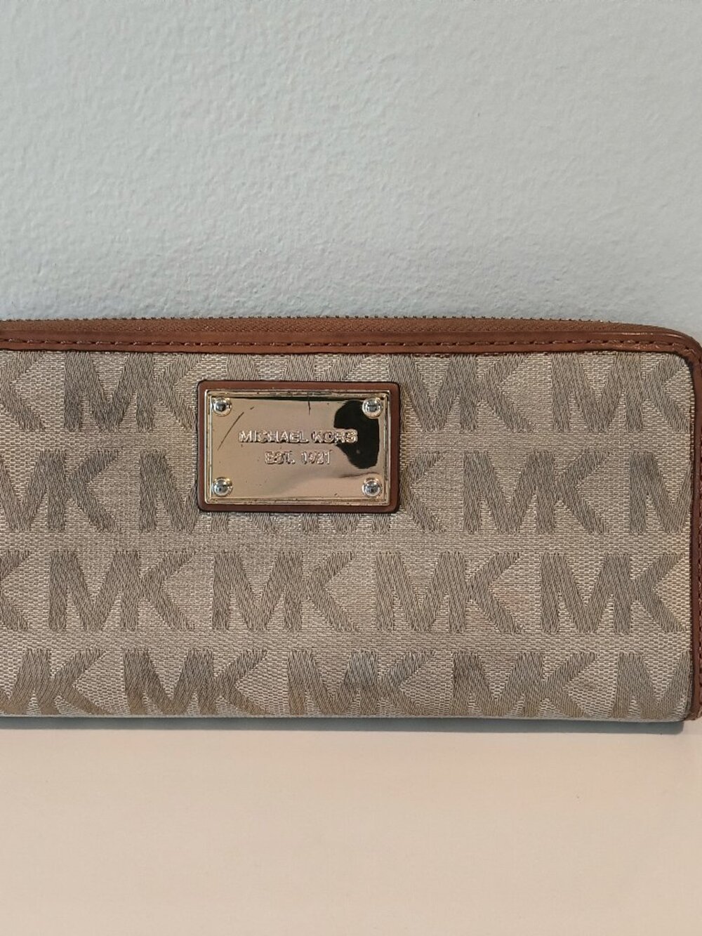 Michael Kors  zip-around wallet